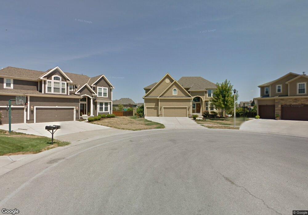 5815 Roundtree St, Shawnee, KS 66226 - photo 1