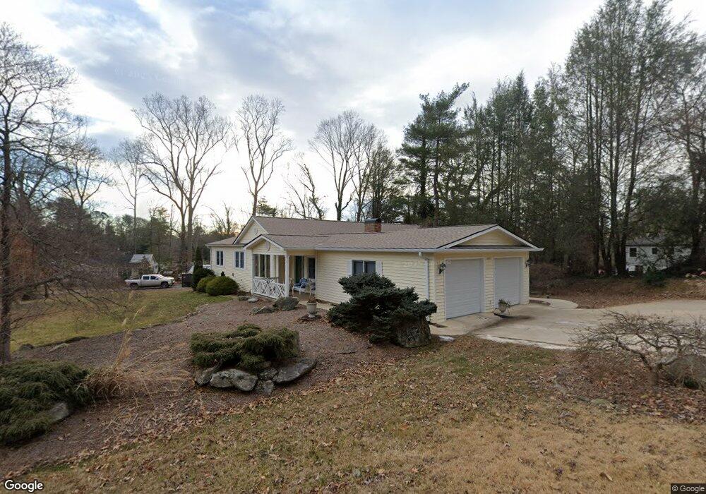 429 Hillcrest Cir, Hendersonville, NC 28792 - photo 1