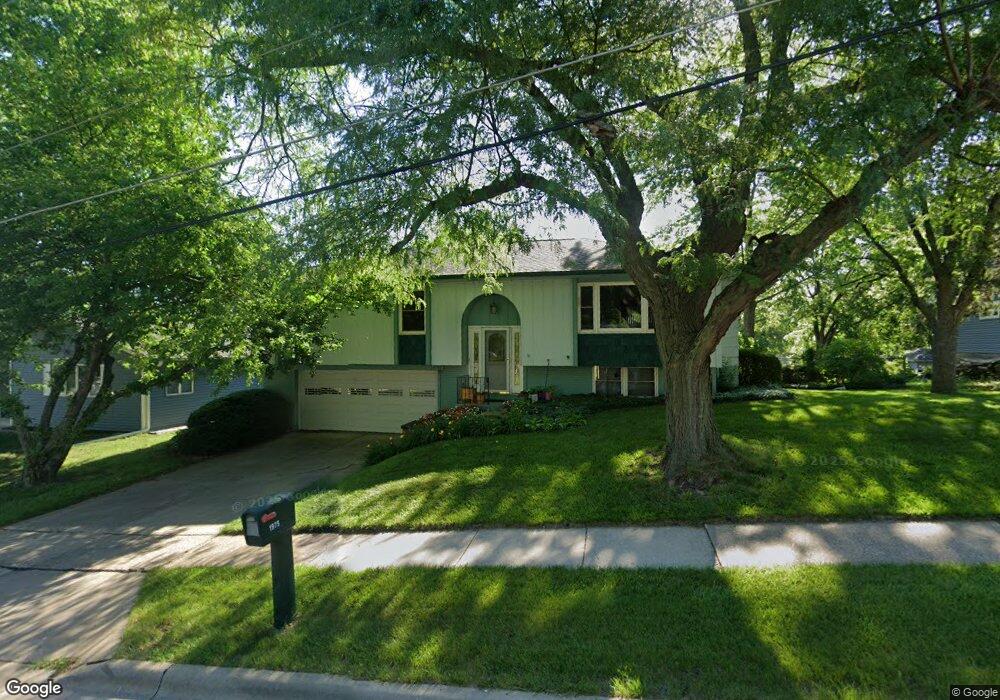 1975 14th St, Bettendorf, IA 52722 - photo 1