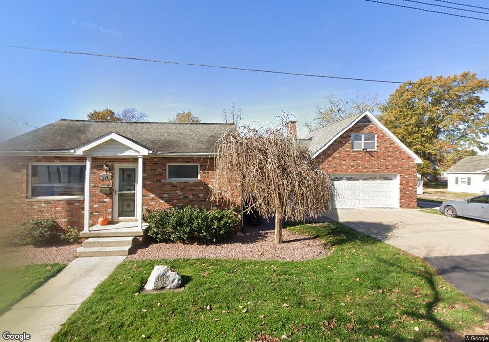 303 N Vine St, Effingham, IL 62401 - photo 1