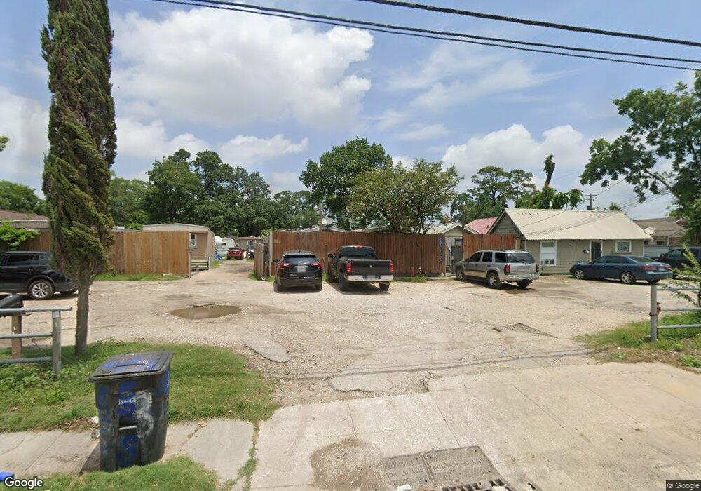 823 Berry Rd, Houston, TX 77022 - photo 1