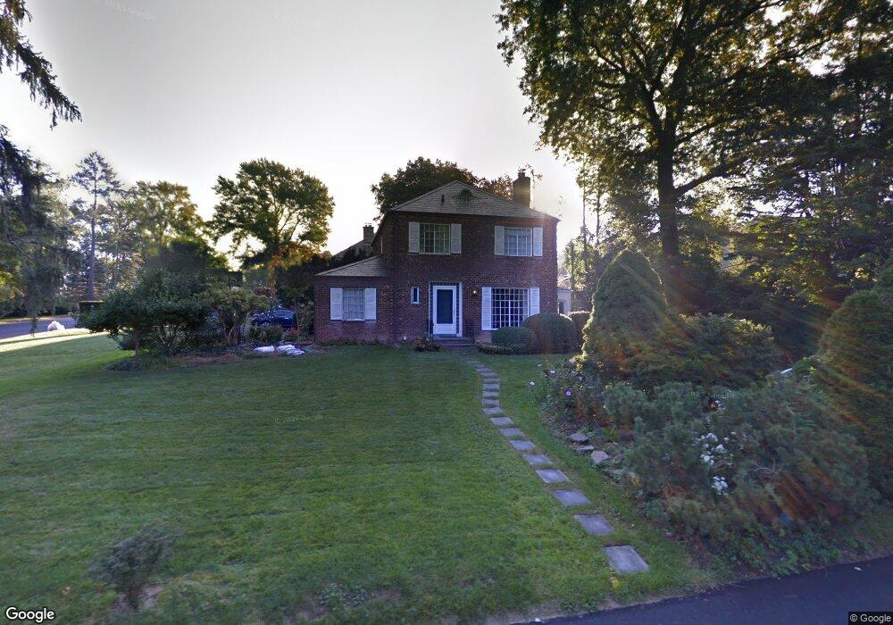 7 Hawthorne Ln, Manhasset, NY 11030 - photo 1