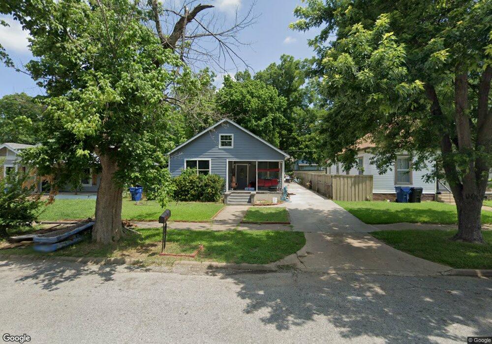 1115 W Chestnut St, Denison, TX 75020 - photo 1