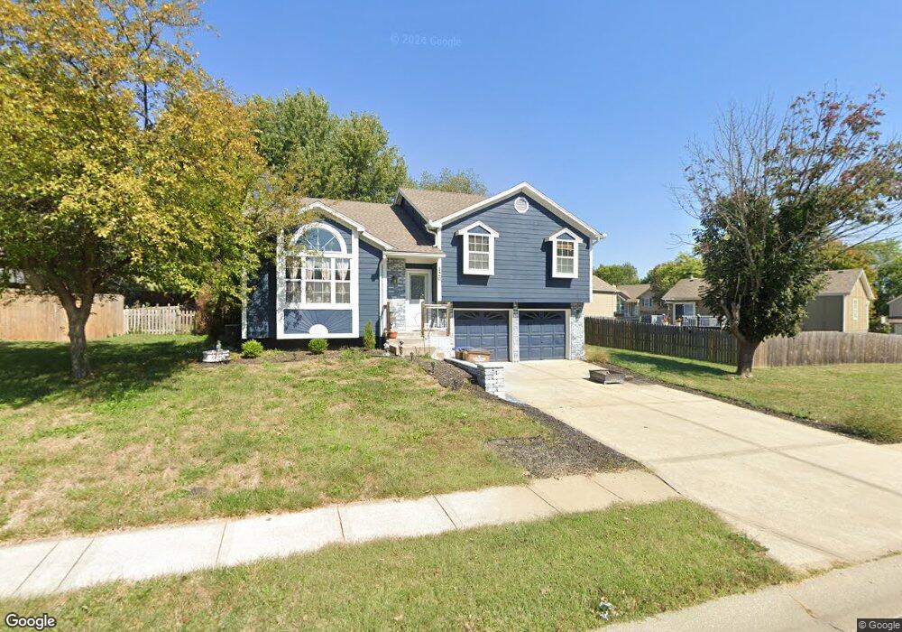 120 E Laredo Trail, Raymore, MO 64083 - photo 1