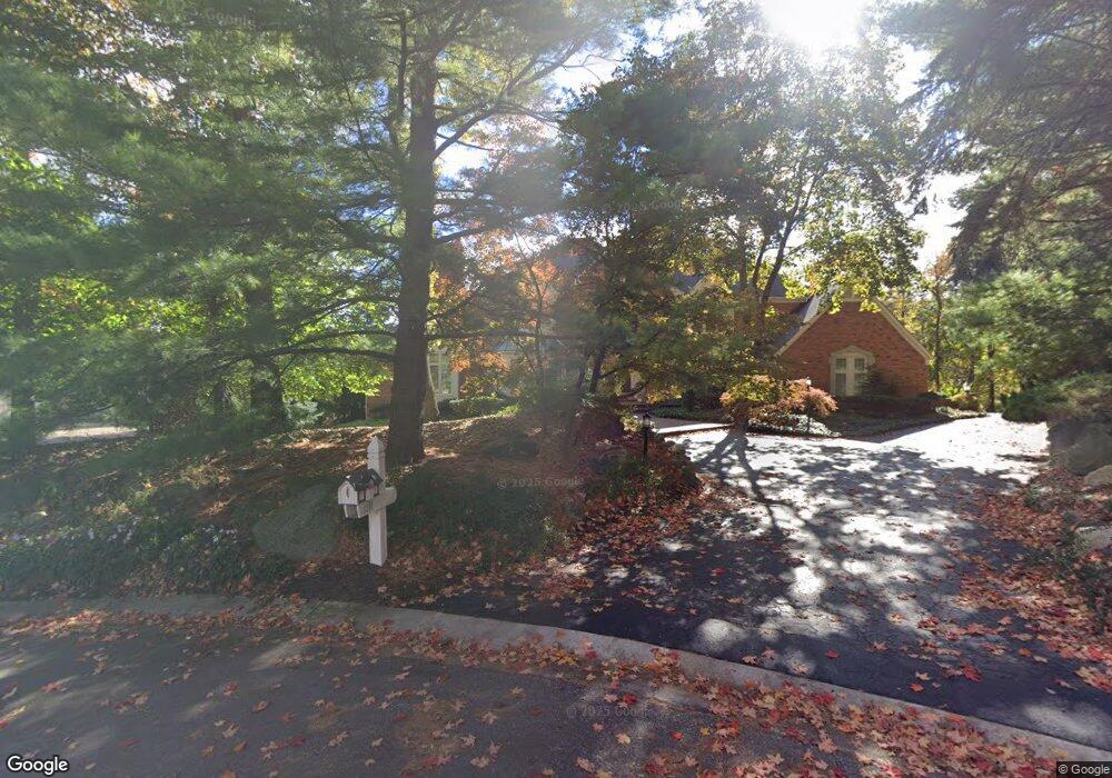 1281 Water Cliff Dr, Bloomfield Hills, MI 48302 - photo 1