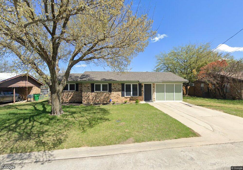 305 E Vernon St, Decatur, TX 76234 - photo 1