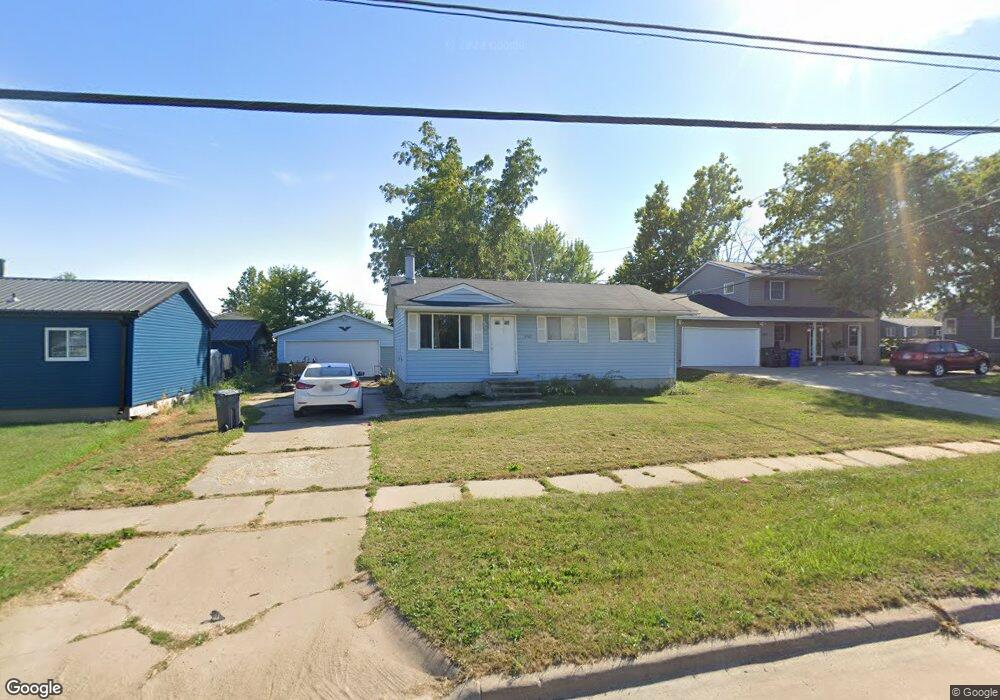 2327 Wilson Ave SW, Cedar Rapids, IA 52404 - photo 1