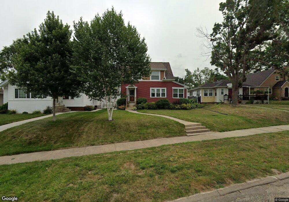 235 Johnson Ave NW, Cedar Rapids, IA 52405 - photo 1