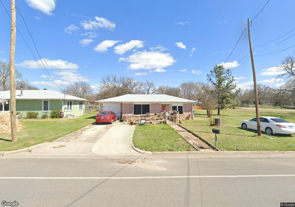 1424 S Grand Ave, Gainesville, TX 76240 - photo 1