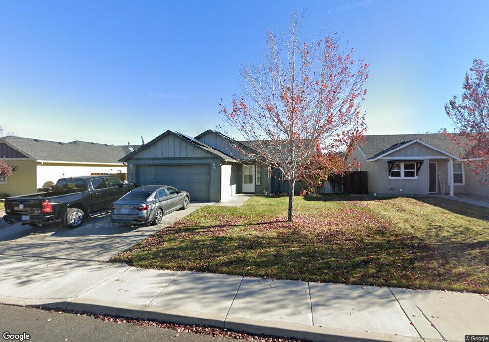 2502 NE 3rd St, Redmond, OR 97756 - photo 1