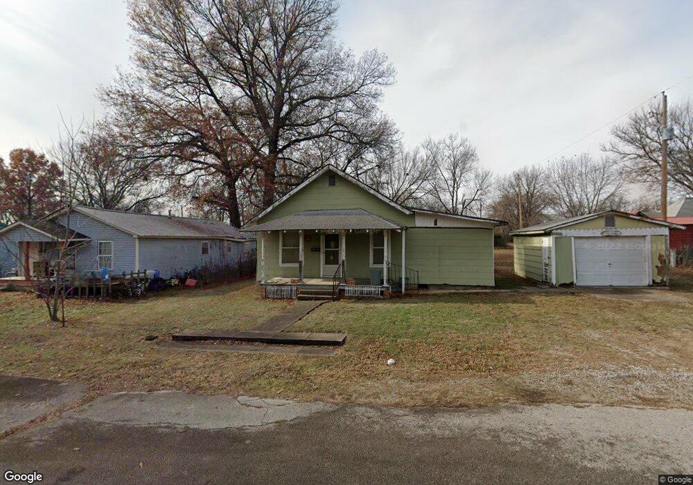 1114 N 20th St, Parsons, KS 67357 - photo 1