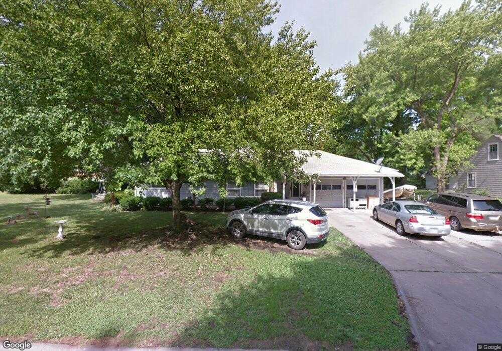 1631 SW Collins Ave, Topeka, KS 66604 - photo 1