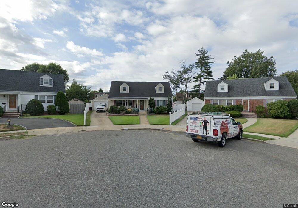 304 Claflin Ct, Franklin Square, NY 11010 - photo 1