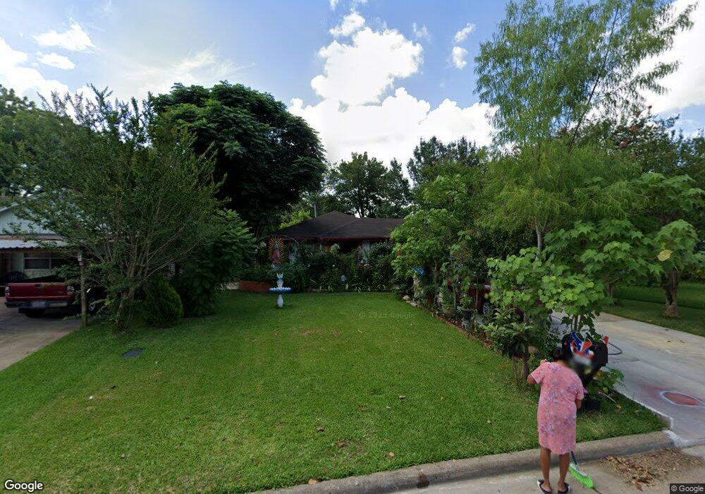 6415 Maple Hill Dr, Houston, TX 77088 - photo 1