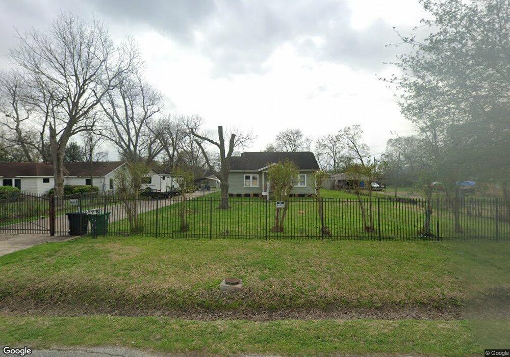 326 Walthall Dr, Houston, TX 77022 - photo 1