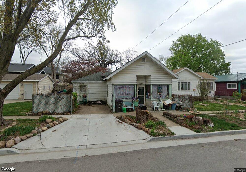 915 33rd St, Des Moines, IA 50312 - photo 1