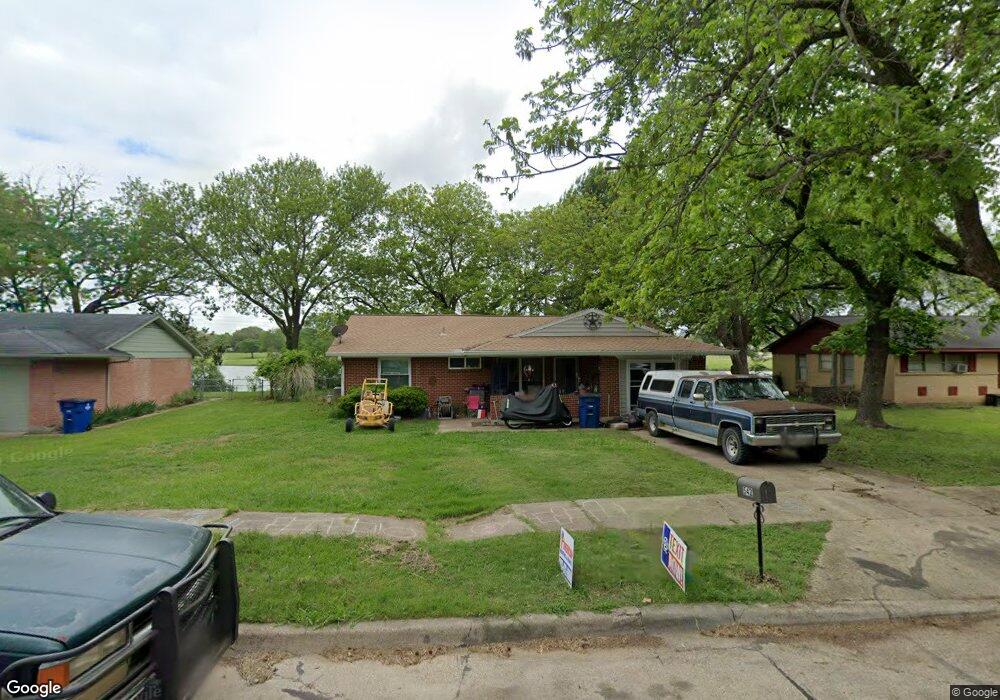 542 Lakeshore Dr, Ennis, TX 75119 - photo 1