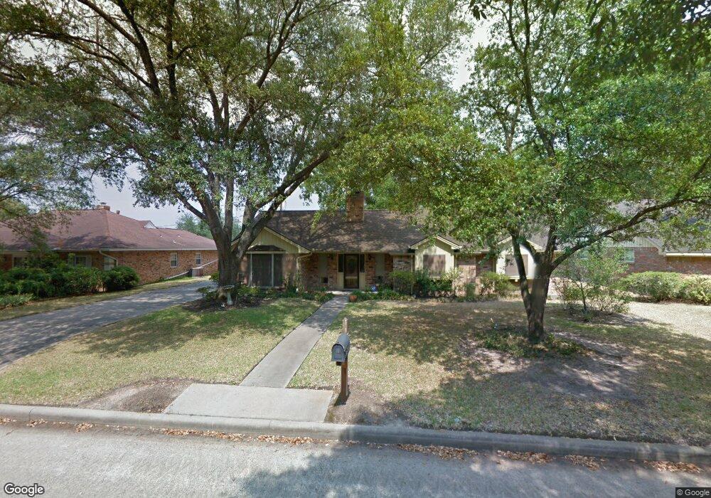 610 E Pecan Dr, Tomball, TX 77375 - photo 1