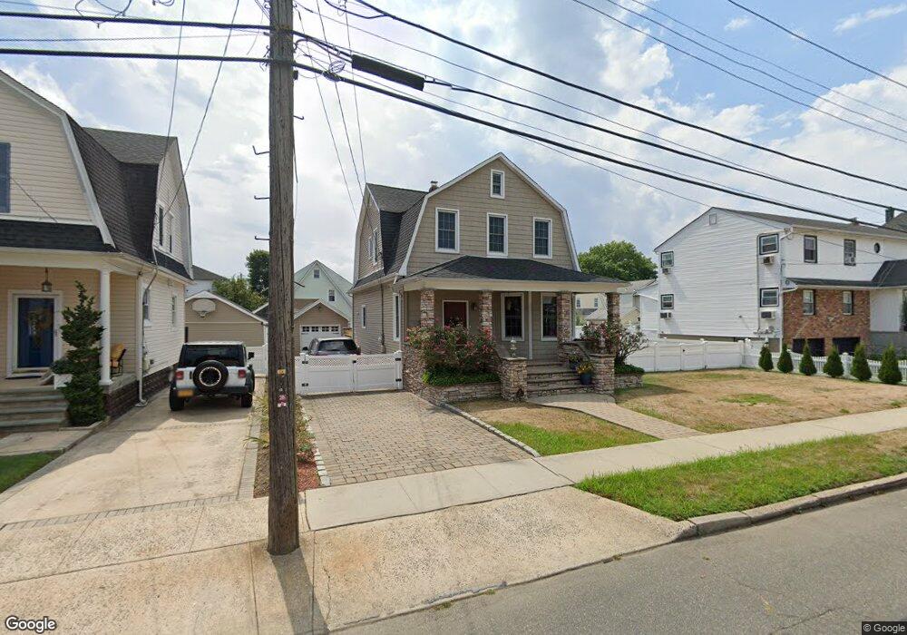 28 Wyoming Ave, Lynbrook, NY 11563 - photo 1