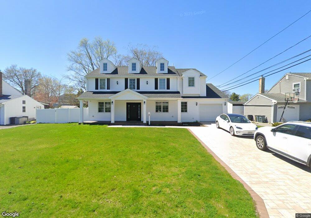 4 Dolly Dr, ComMacK, NY 11725 - photo 1
