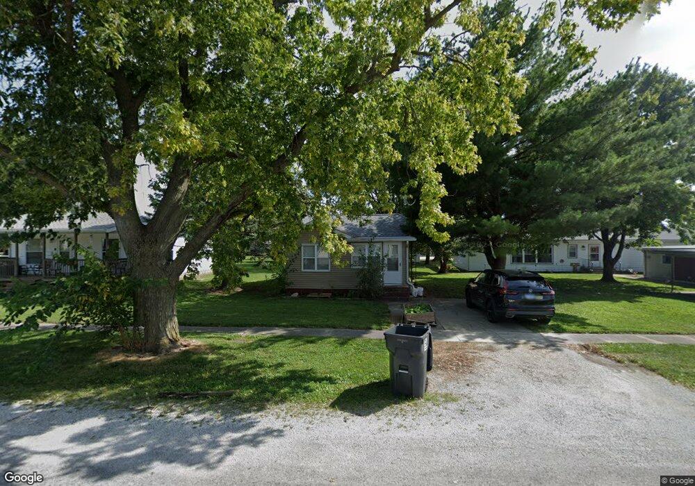 103 1/2 E Pinzon St, Tuscola, IL 61953 - photo 1