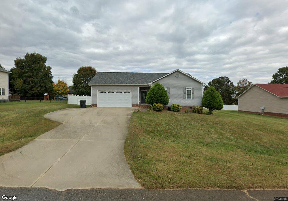 111 Glen Cross Dr, Statesville, NC 28625 - photo 1