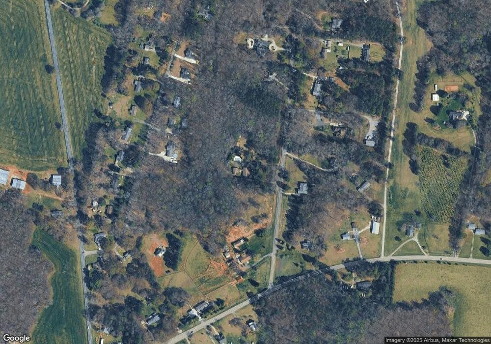 150 Rainbow Cir, Clover, SC 29710 - photo 1