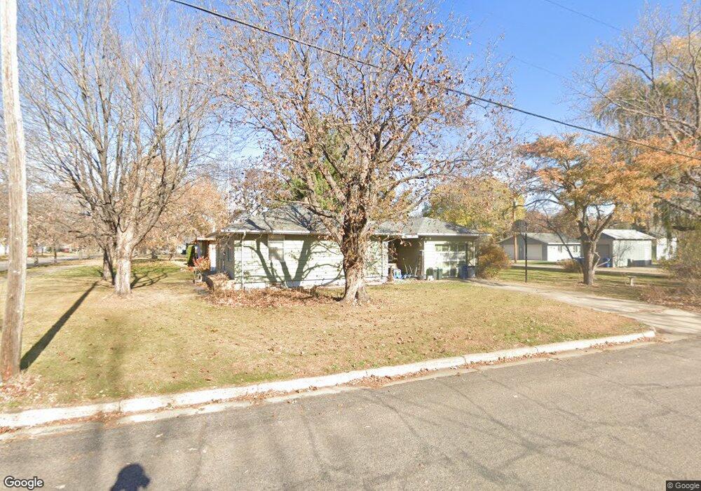 922 Broadway Ave S, Sauk Rapids, MN 56379 - photo 1