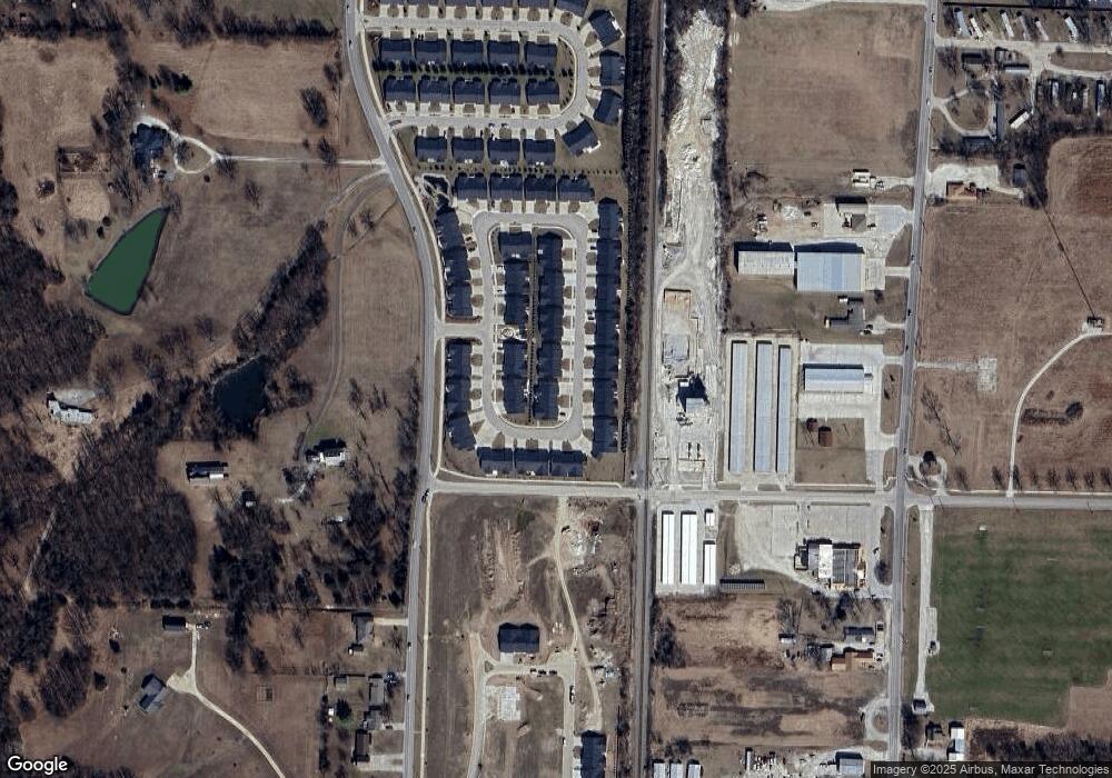 1352 Lantern Pointe Dr, Moberly, MO 65270 - photo 1