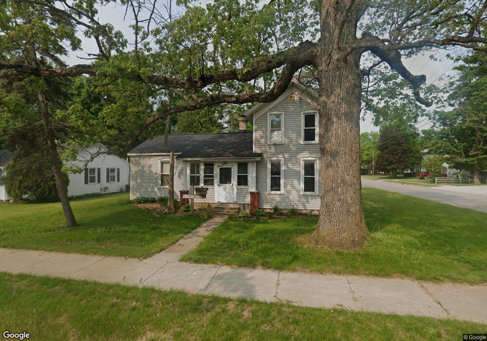 724 N Hudson St, Lowell, MI 49331 - photo 1