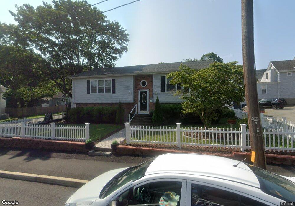 7 Brown St, Fairhaven, MA 02719 - photo 1