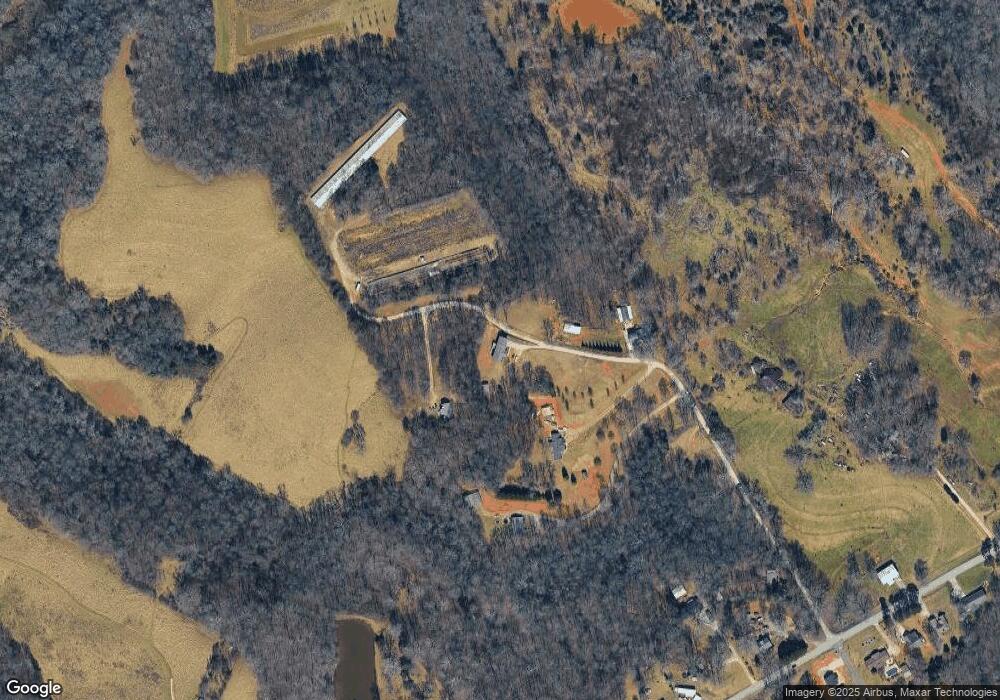 423 Erwin Rd, Cornelia, GA 30531 - photo 1