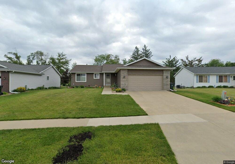 1021 Moose Dr NW, Cedar Rapids, IA 52405 - photo 1