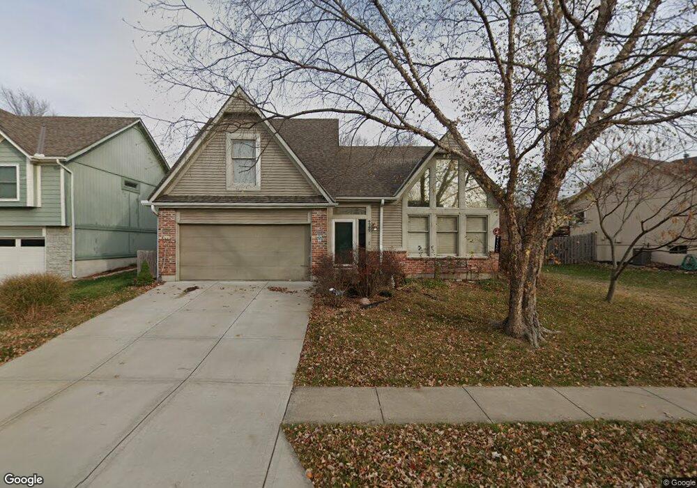 4747 Chouteau St, Shawnee, KS 66226 - photo 1