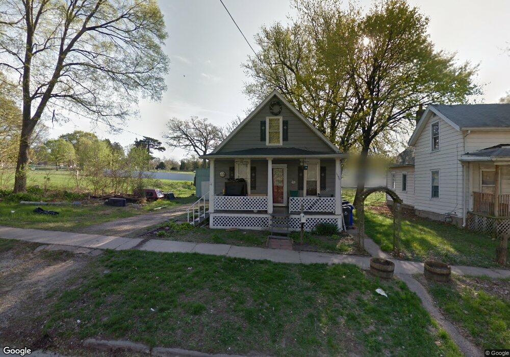 1130 16th St SE, Cedar Rapids, IA 52401 - photo 1