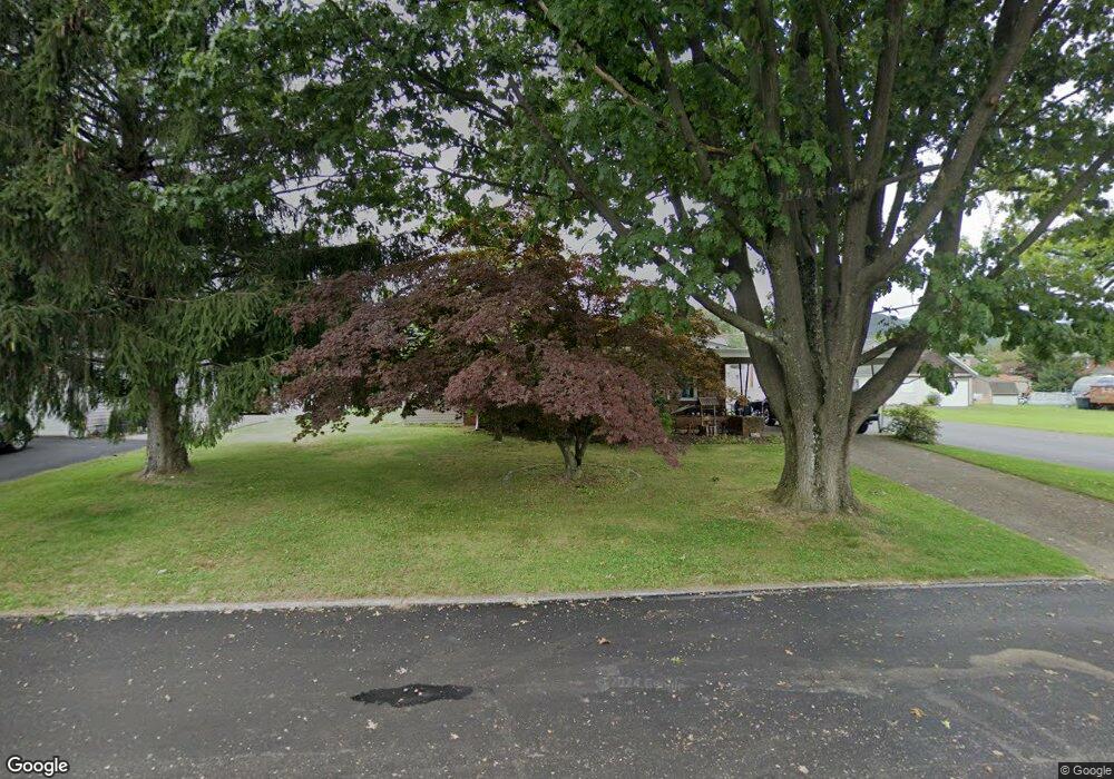 1041 Bayberry Rd, Pen Argyl, PA 18072 - photo 1