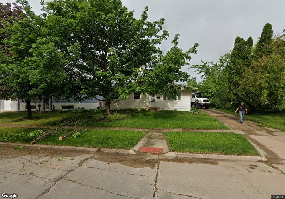 310 31st St SW, Cedar Rapids, IA 52404 - photo 1