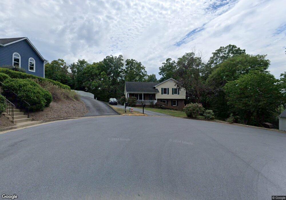 304 W Fairchild Dr, Strasburg, VA 22657 - photo 1