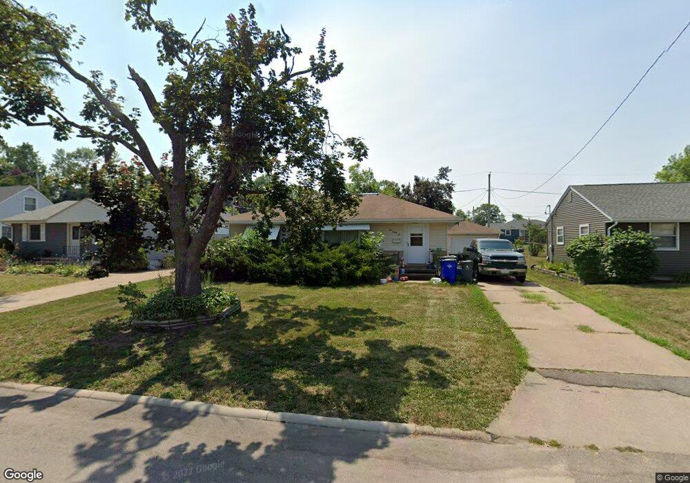 226 23rd St NW, Cedar Rapids, IA 52405 - photo 1