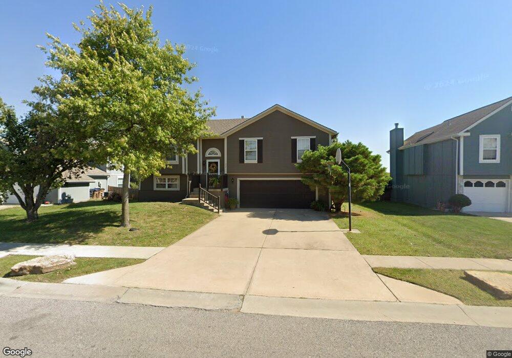 417 N Crest Dr, Raymore, MO 64083 - photo 1