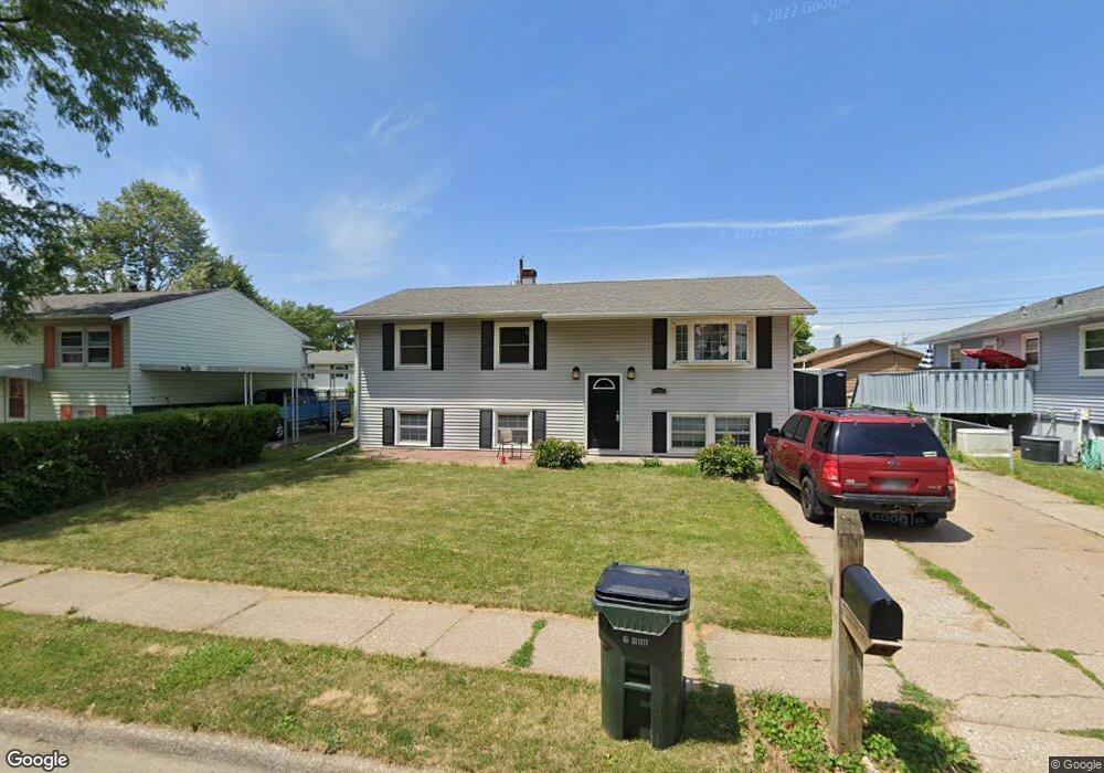 1810 W 69th St, Davenport, IA 52806 - photo 1
