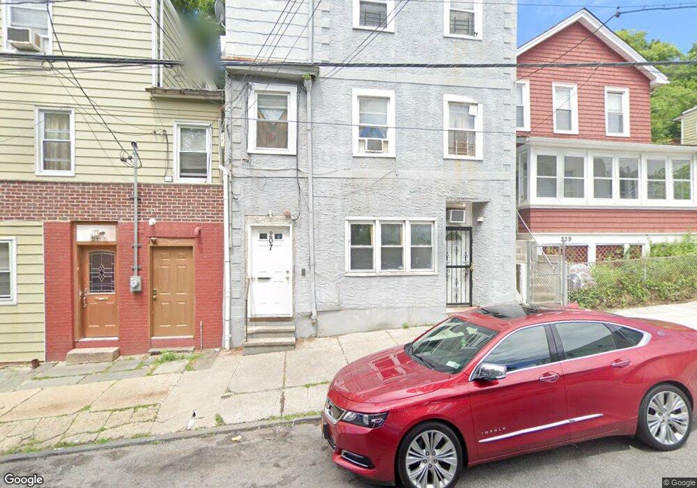 207 Edwards Place unit 3, Yonkers, NY 10703 - photo 1