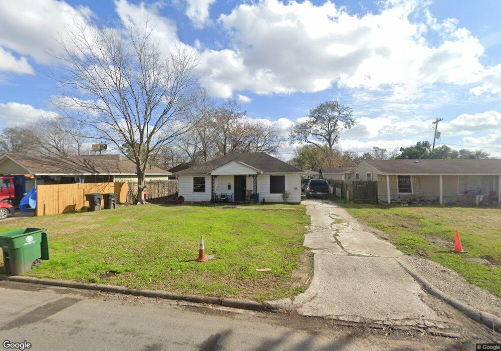 7702 Arnim St, Houston, TX 77087 - photo 1