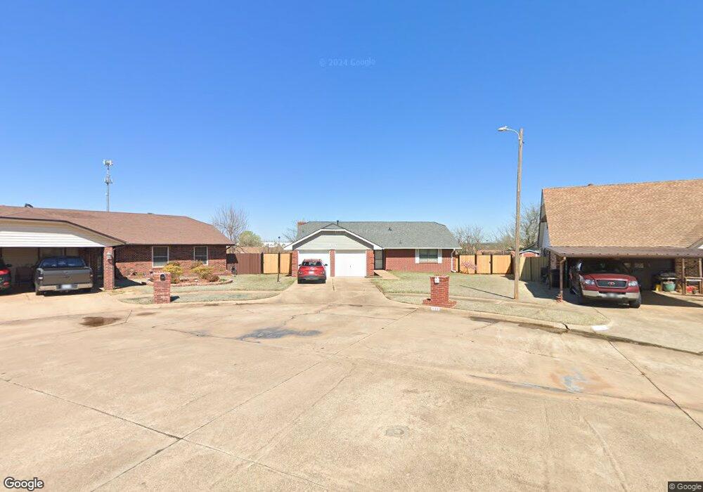 833 Wilkinson Ct, Moore, OK 73160 - photo 1