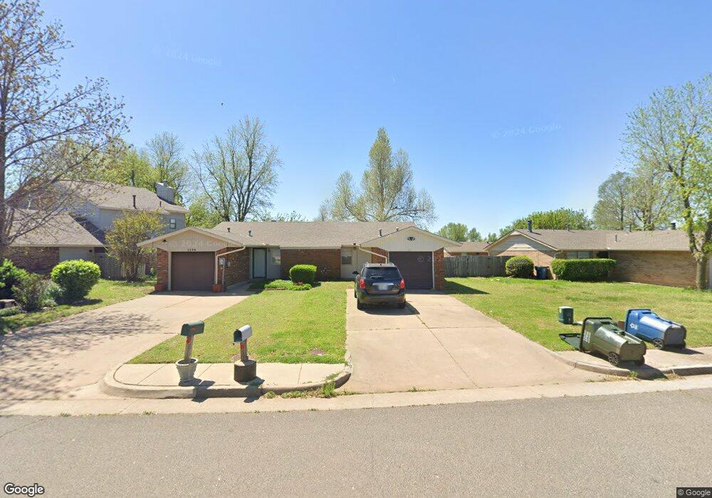 1106 Swan Lake Rd, Edmond, OK 73003 - photo 1