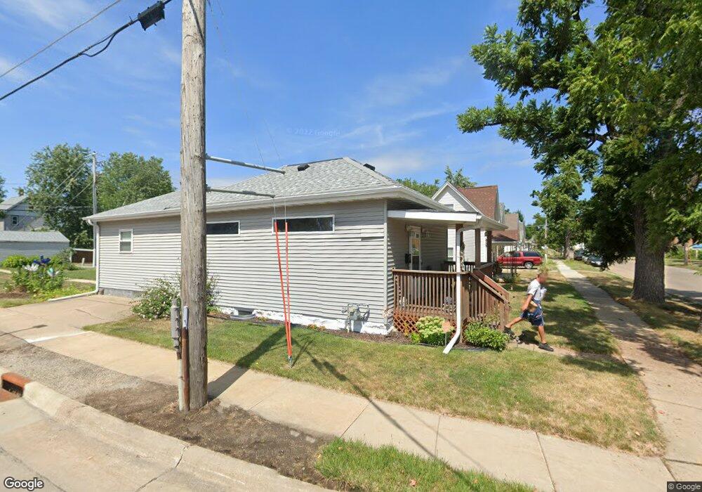 1436 J St SW, Cedar Rapids, IA 52404 - photo 1