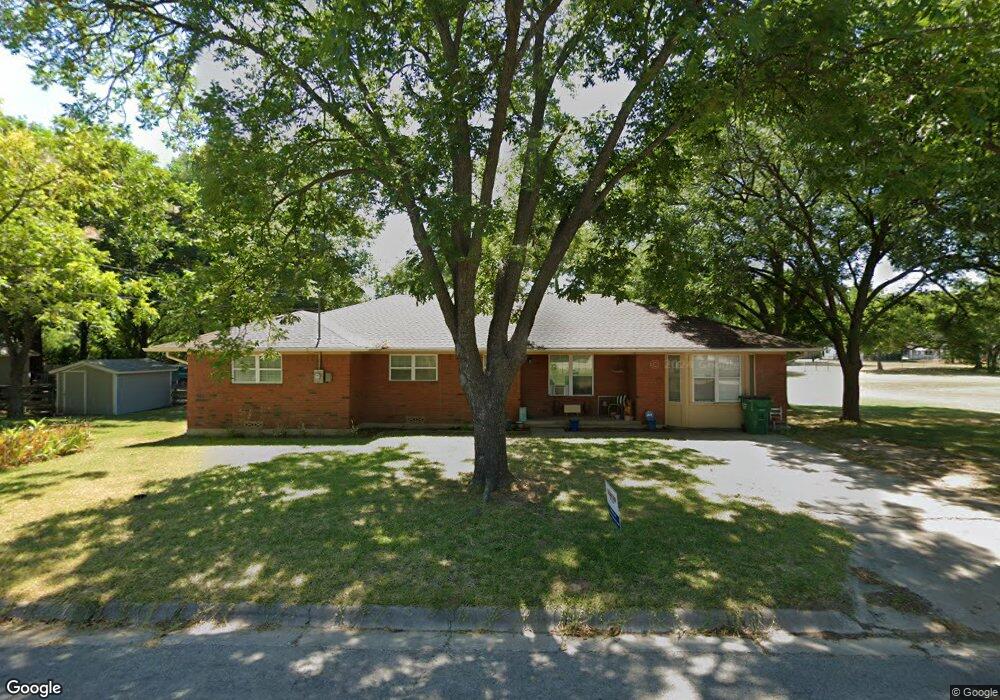 1423 S Clements St, Gainesville, TX 76240 - photo 1