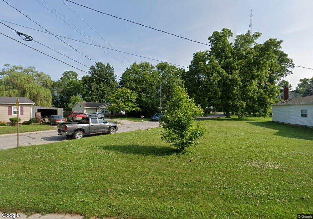 719 Lakeshore Dr, Auburn, IN 46706 - photo 1