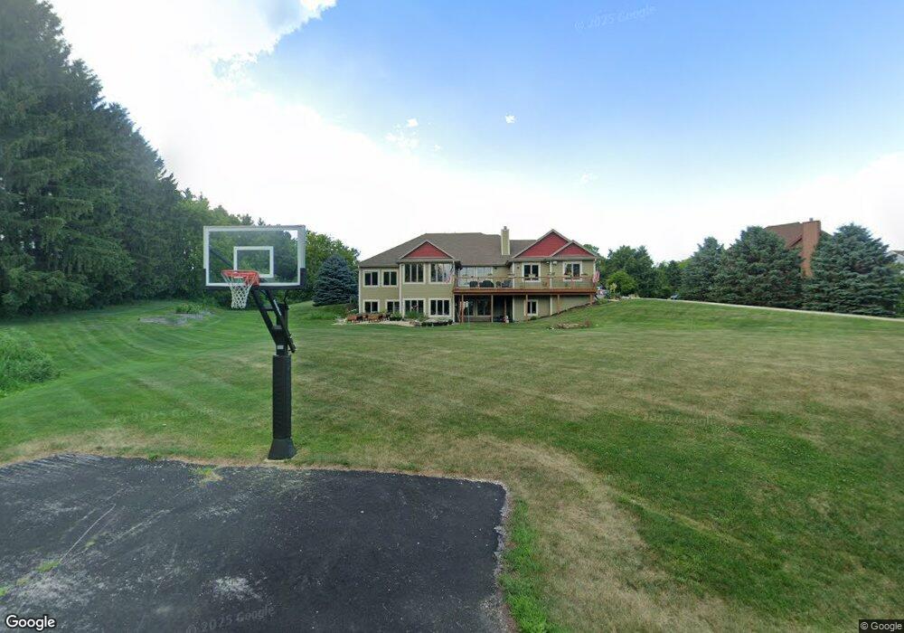 N52W27222 Elizabeth Dr, Pewaukee, WI 53072 - photo 1