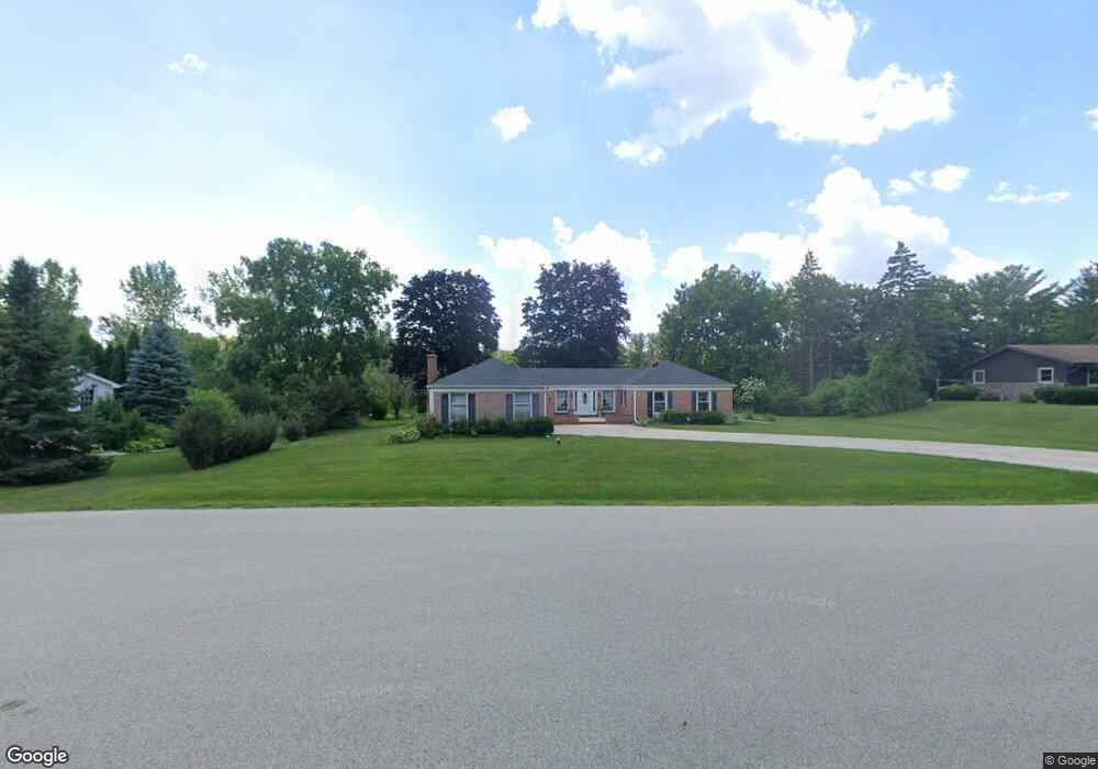 N50W27643 N Courtland Cir, Pewaukee, WI 53072 - photo 1